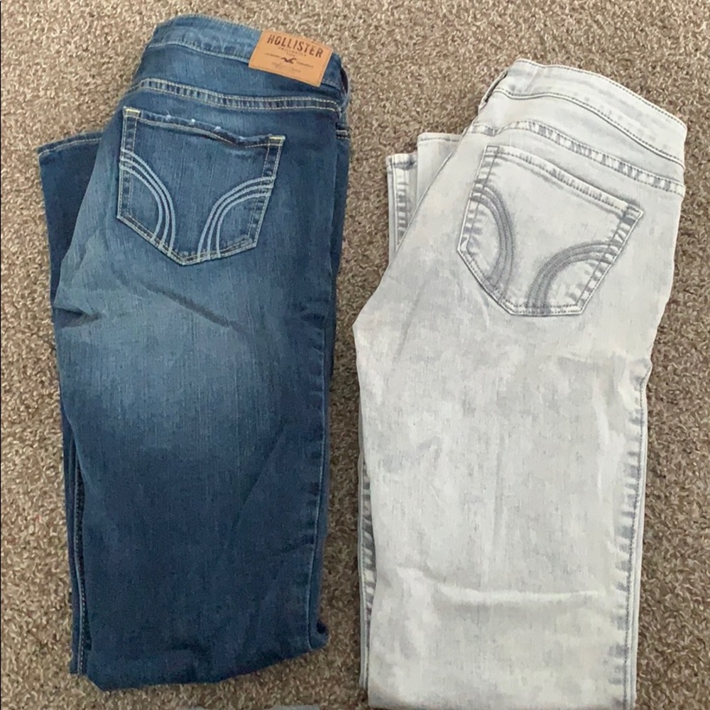 2 pairs Hollister skinny jeans